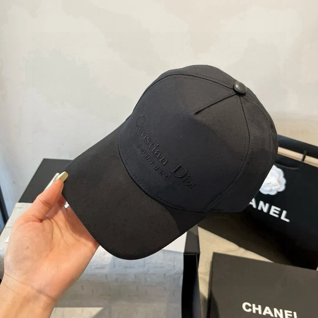 70¥ Dior new peaked cap, baseball cap, head circumference 57cm