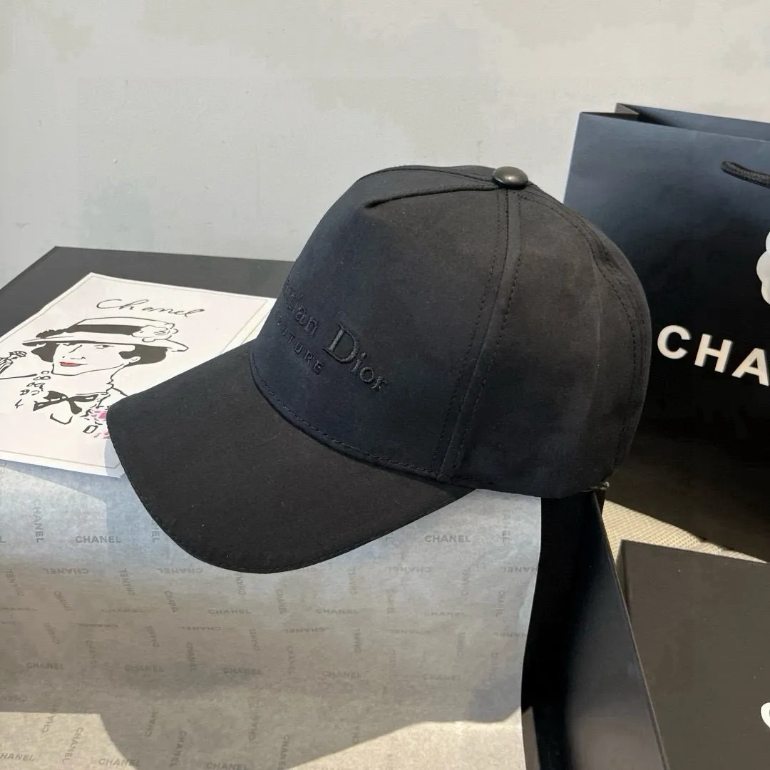 70¥ Dior new peaked cap, baseball cap, head circumference 57cm