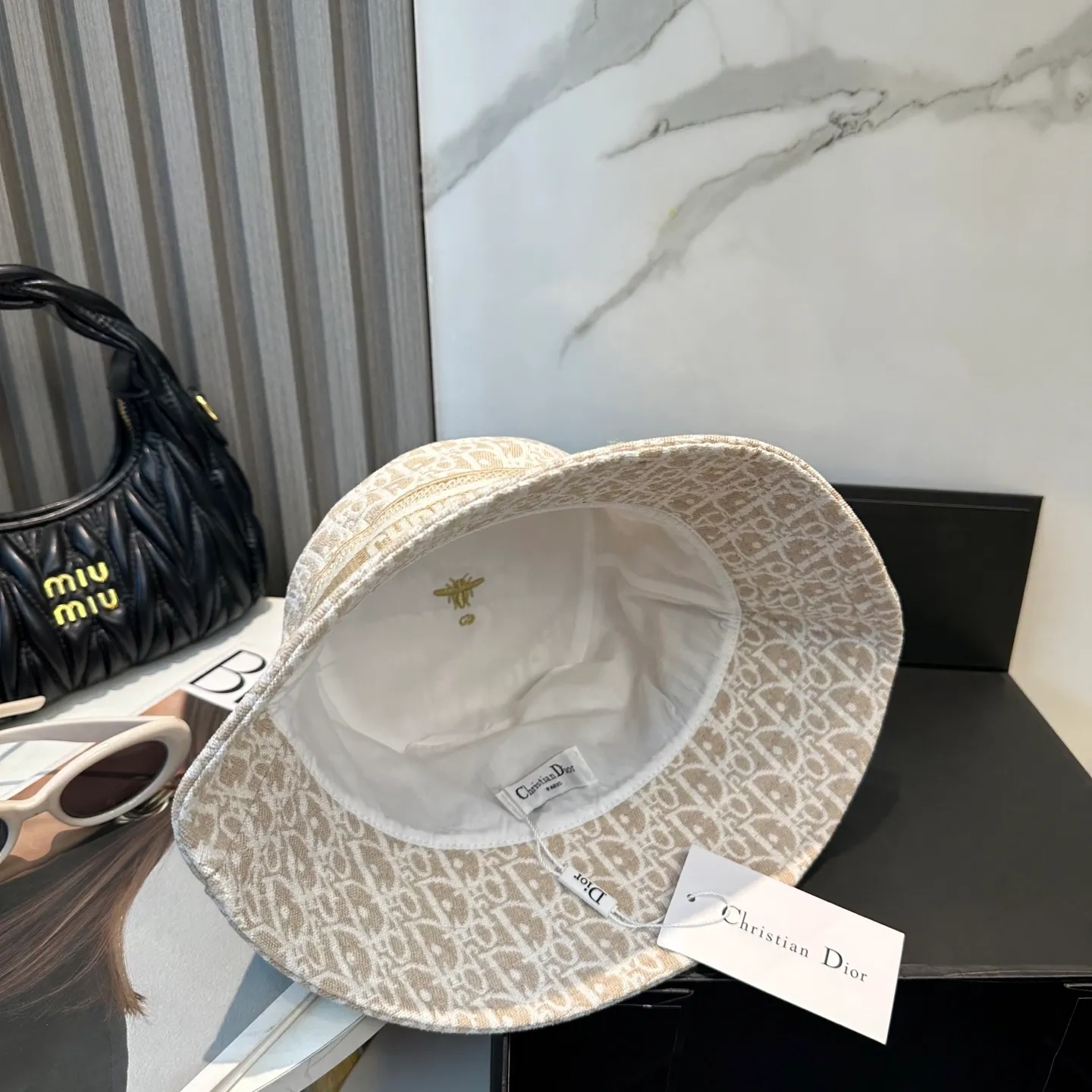 P86 👒Dior👒 😍The latest double-sided embroidered Dior logo fisherman hat from the official website, with super high sun protection index, especially for a small face, stylish and not soft, can be folded at will, easy to carry🤗