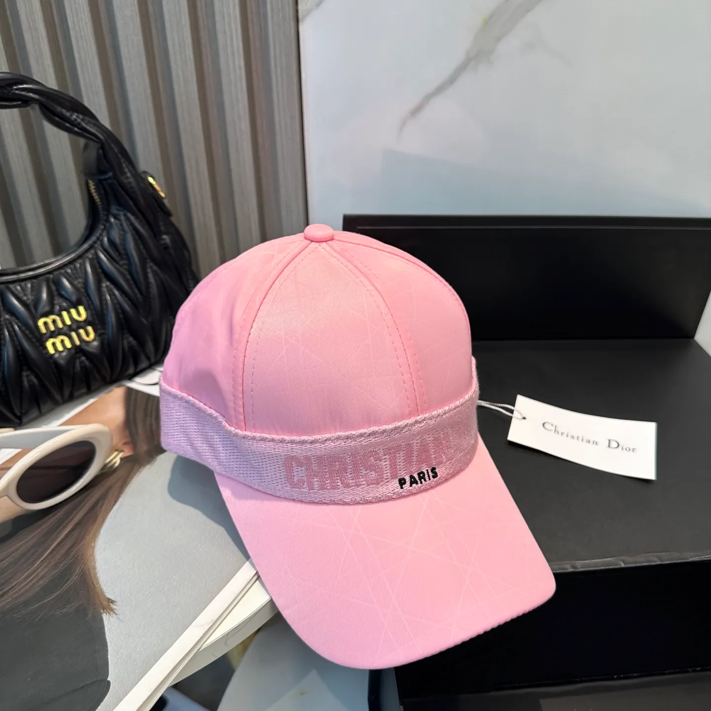 P60 Dior👒 high version web logo baseball cap🧢, super high sun protection index, especially small face, stylish but not soft, can be folded at will, easy to carry🤗