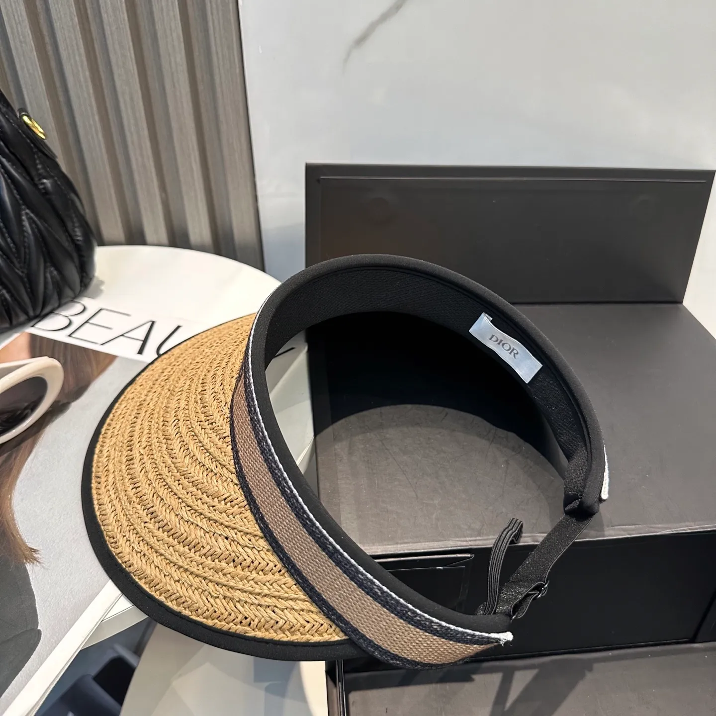 P70💛 Comes with dust bag Dior 2025 new sun visor hollow top headband hat, 🔆 versatile sun visor ~ a great tool for casual outings and a huge anti-scratch! Love it so much 💕