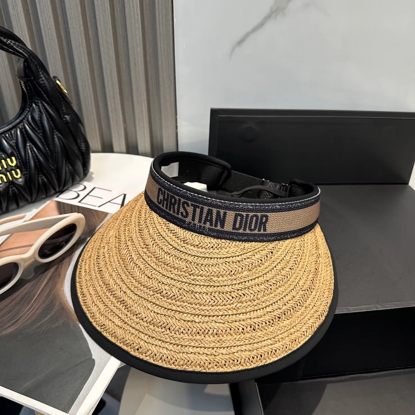 P70💛 Comes with dust bag Dior 2025 new sun visor hollow top headband hat, 🔆 versatile sun visor ~ a great tool for casual outings and a huge anti-scratch! Love it so much 💕