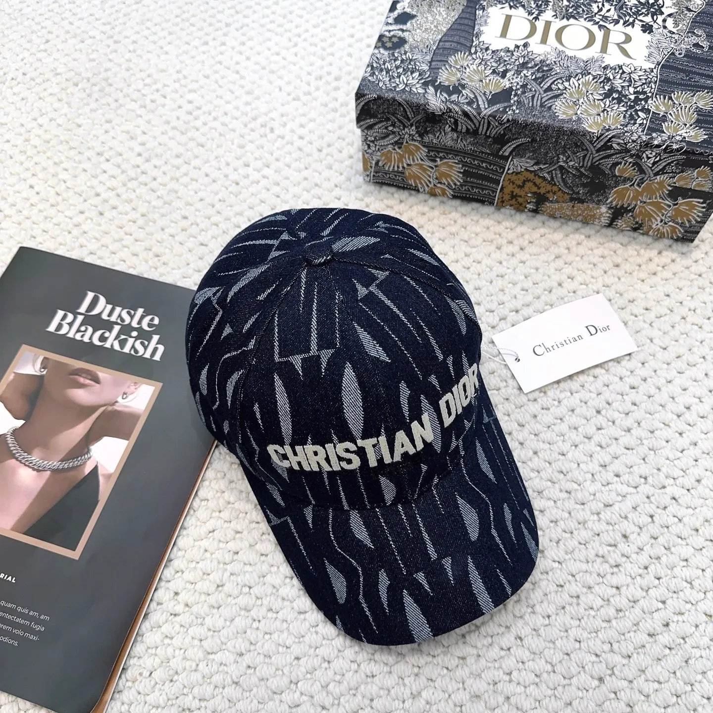P66 Dior👒 New high version embroidered baseball cap🧢, super high sun protection index, especially small face, stylish and not soft, can be folded at will, easy to carry🤗