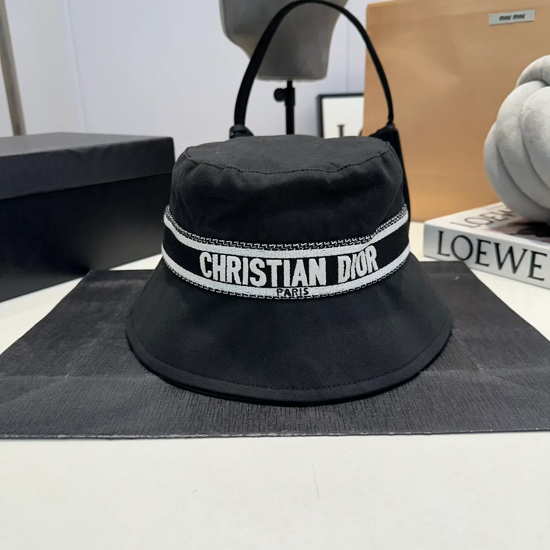 P70 Dior Dior's new original fisherman's hat, exquisite and pure, stylish and stylish, cool and fashionable, out of stock at the counter, popular, great quality
