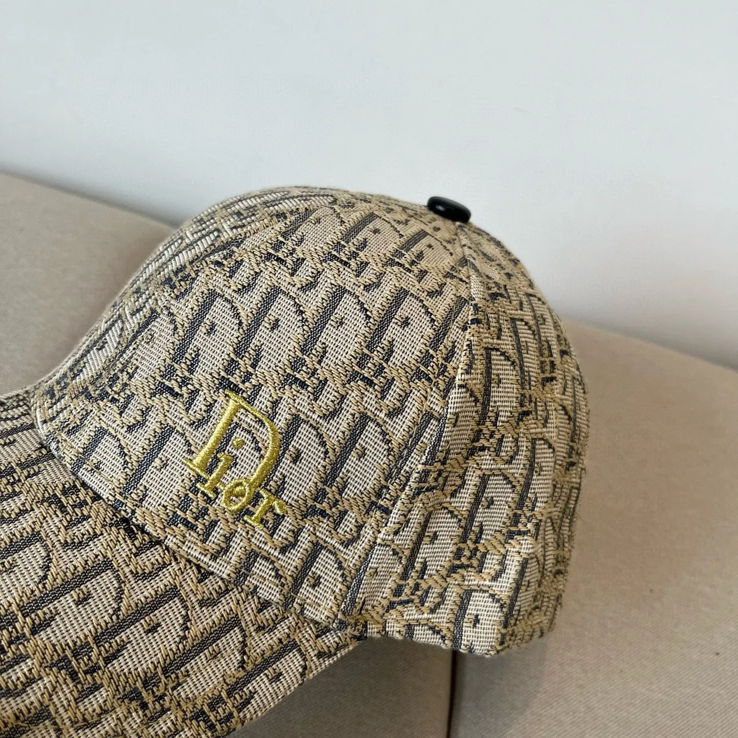 P60 [DIOR Dior] new popular simple baseball cap 🧢, new model shipped, big brand style is super easy to match, hurry up and get it!