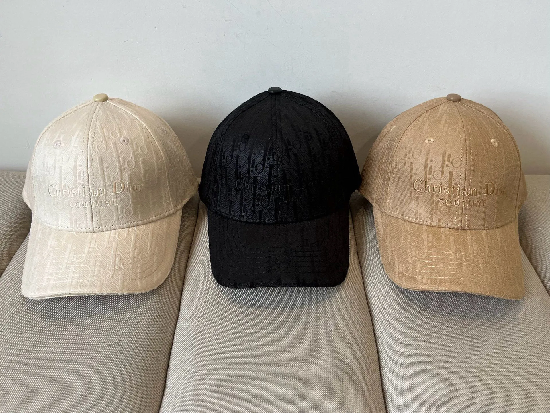 P60 [DIOR Dior] new popular simple baseball cap 🧢, new model shipped, big brand style is super easy to match, hurry up and get it!