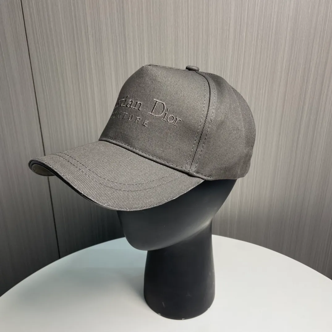 P66 💛 Comes with dust bag [DIOR Dior] New counter synchronous embroidery simple baseball cap, hot style, synchronized with big brands, super easy to match, shipped!