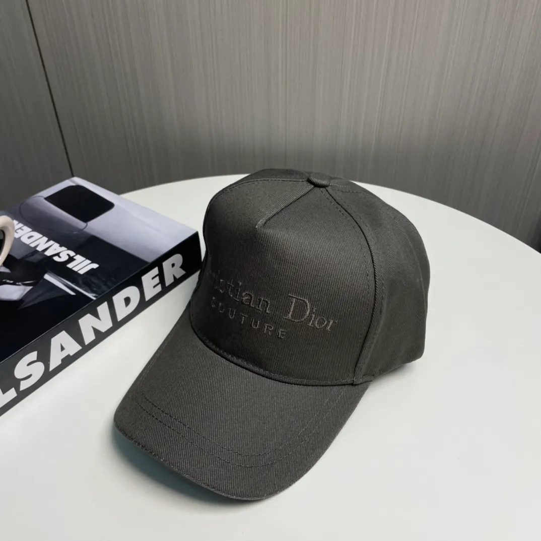 P66 💛 Comes with dust bag [DIOR Dior] New counter synchronous embroidery simple baseball cap, hot style, synchronized with big brands, super easy to match, shipped!
