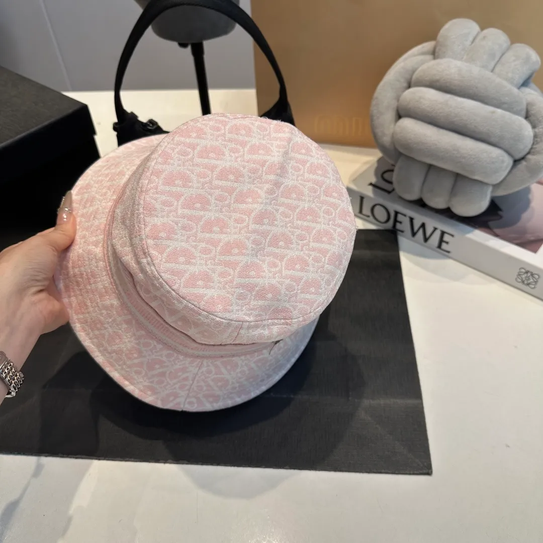 P70 Dior (Dior) new original fisherman hat, exquisite and pure, stylish and stylish, cool and fashionable, out of stock at the counter, popular, excellent quality
