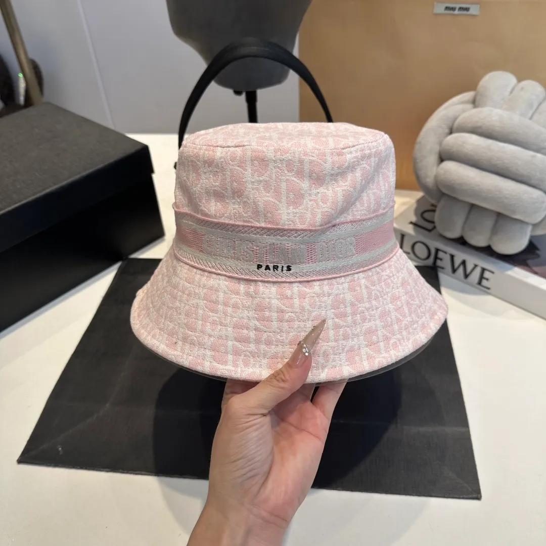 P70 Dior (Dior) new original fisherman hat, exquisite and pure, stylish and stylish, cool and fashionable, out of stock at the counter, popular, excellent quality