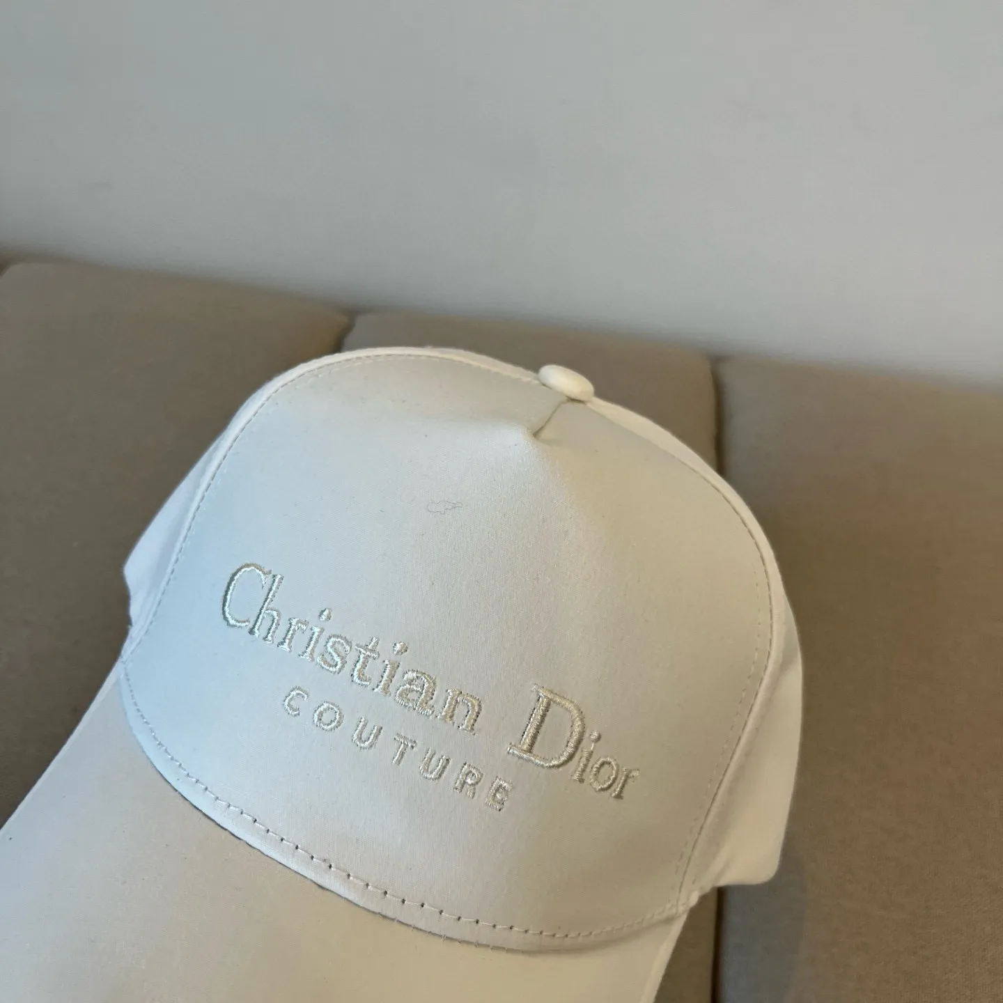 P66 [DIOR Dior] new popular simple baseball cap 🧢, new model shipped, big brand style is super easy to match, hurry up and get it!