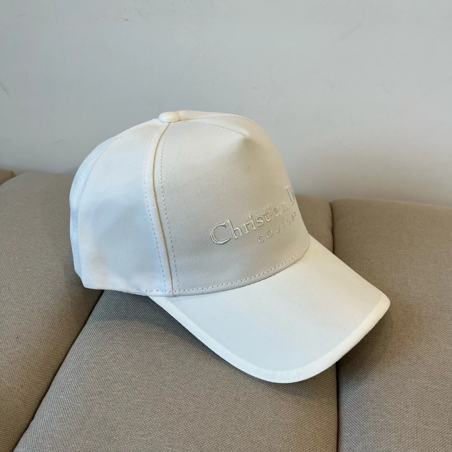 P66 [DIOR Dior] new popular simple baseball cap 🧢, new model shipped, big brand style is super easy to match, hurry up and get it!