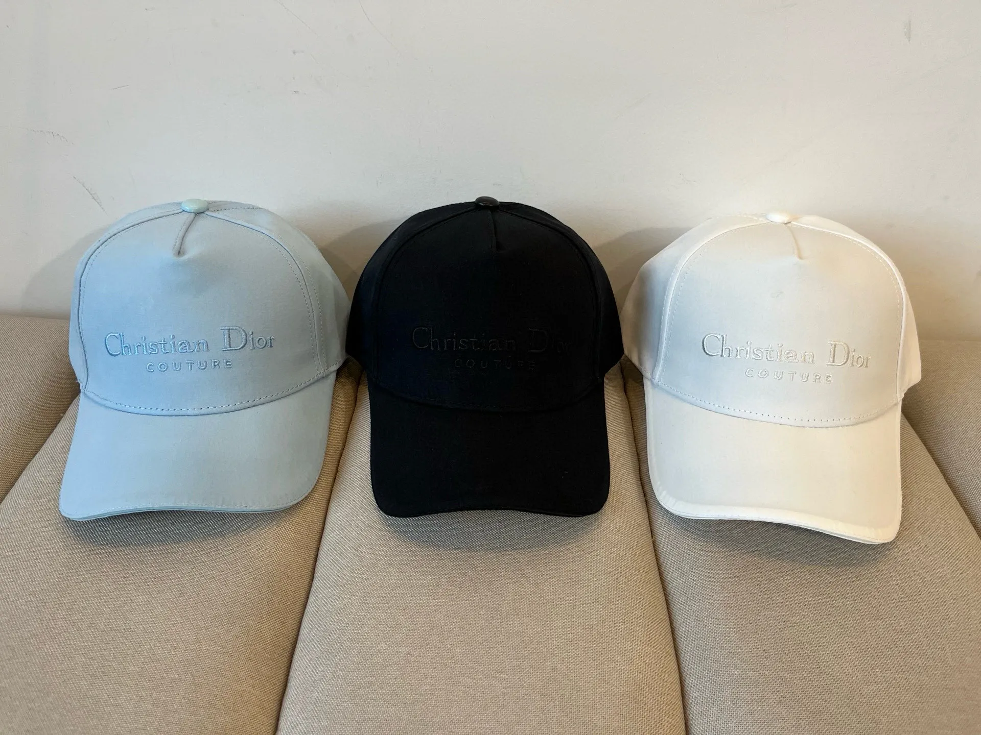 P66 [DIOR Dior] new popular simple baseball cap 🧢, new model shipped, big brand style is super easy to match, hurry up and get it!