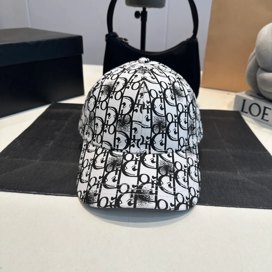 P56 DIOR Dior's new popular simple baseball cap 🧢, new model shipped, big brand style is super easy to match, hurry up and get it!