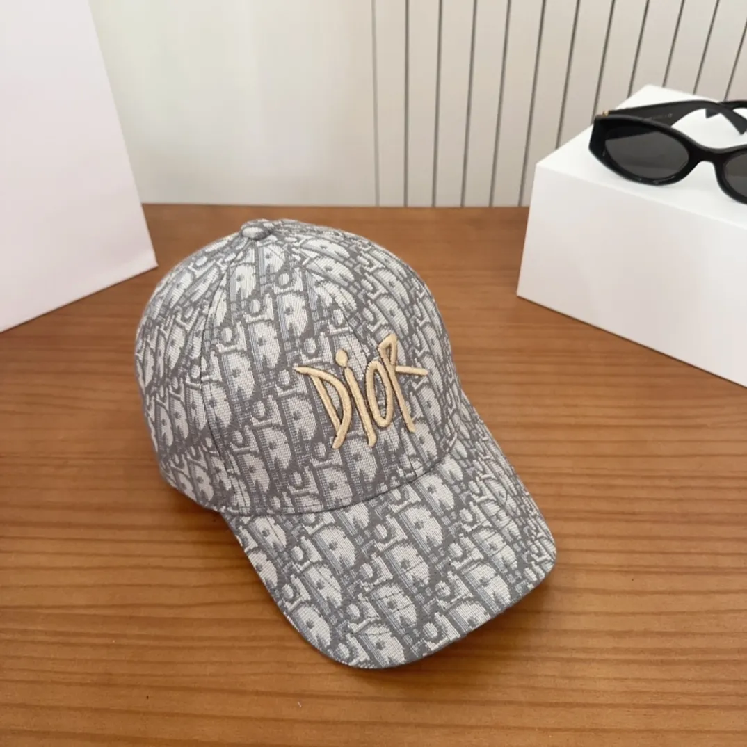 💰60 DIOR Dior embroidery official website simultaneously releases the new model Presbyopia D’s baseball cap🧢, the washed label is super popular