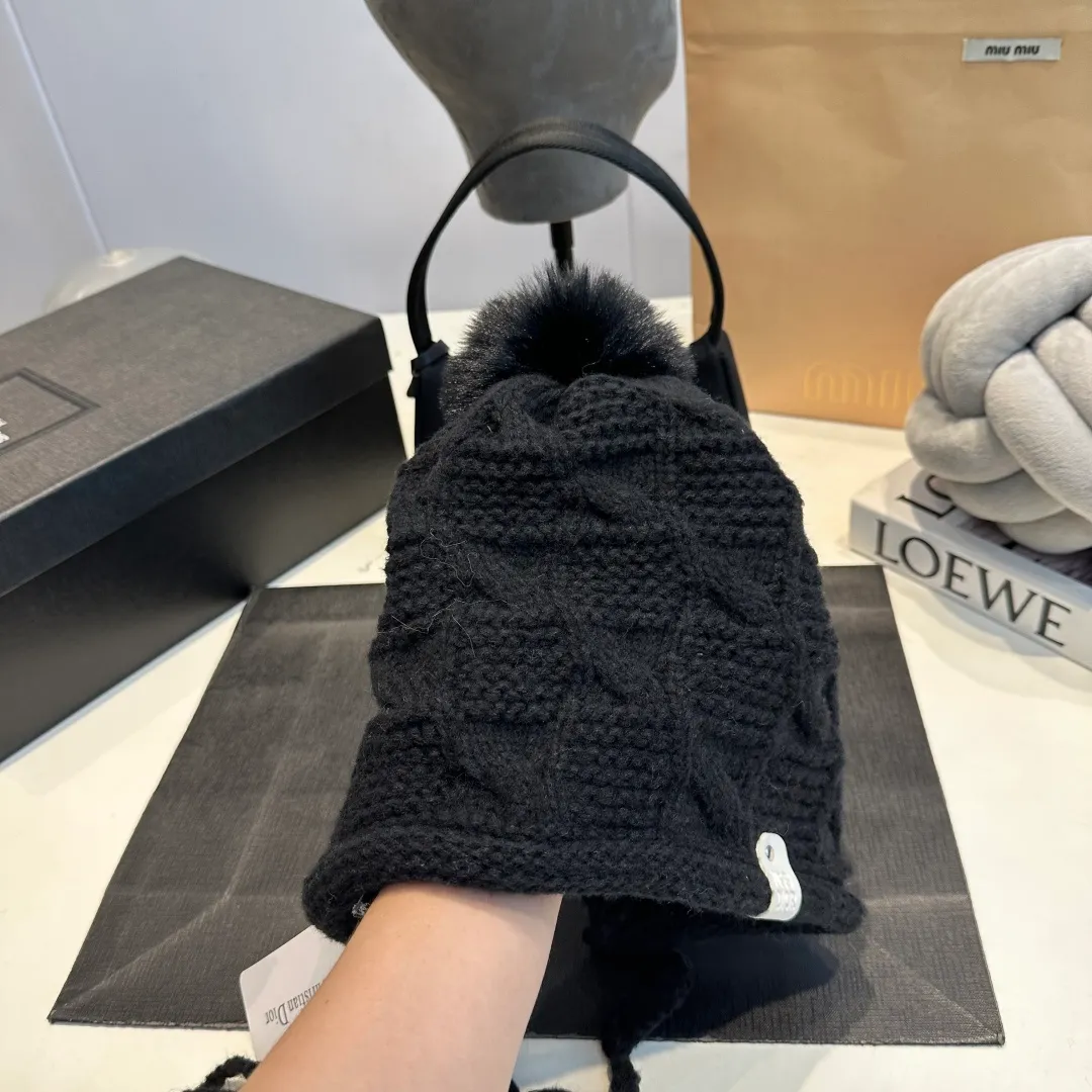 P70 Dior knitted beanie hat