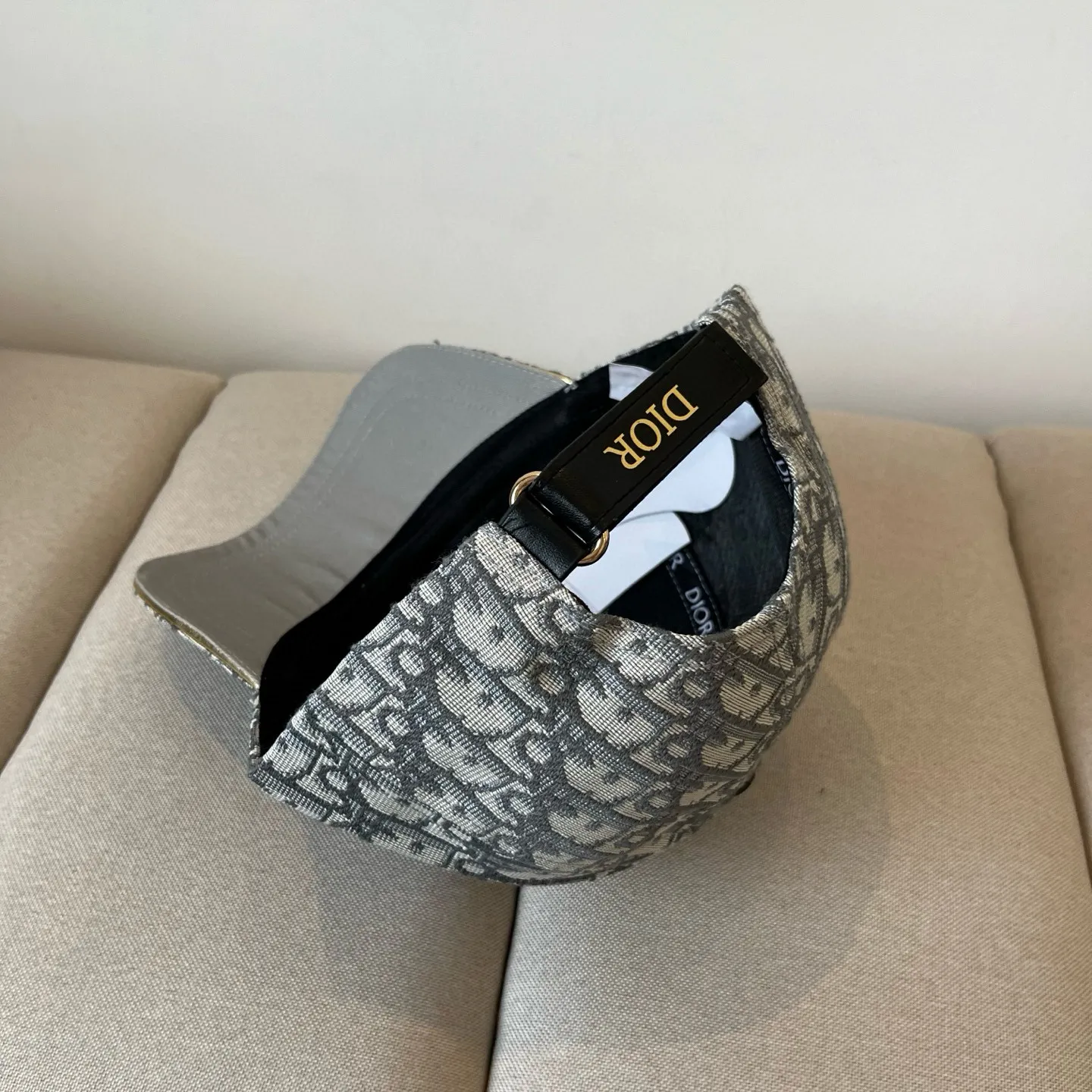 P60 [DIOR Dior] new popular simple baseball cap 🧢, new model shipped, big brand style is super easy to match, hurry up and get it!