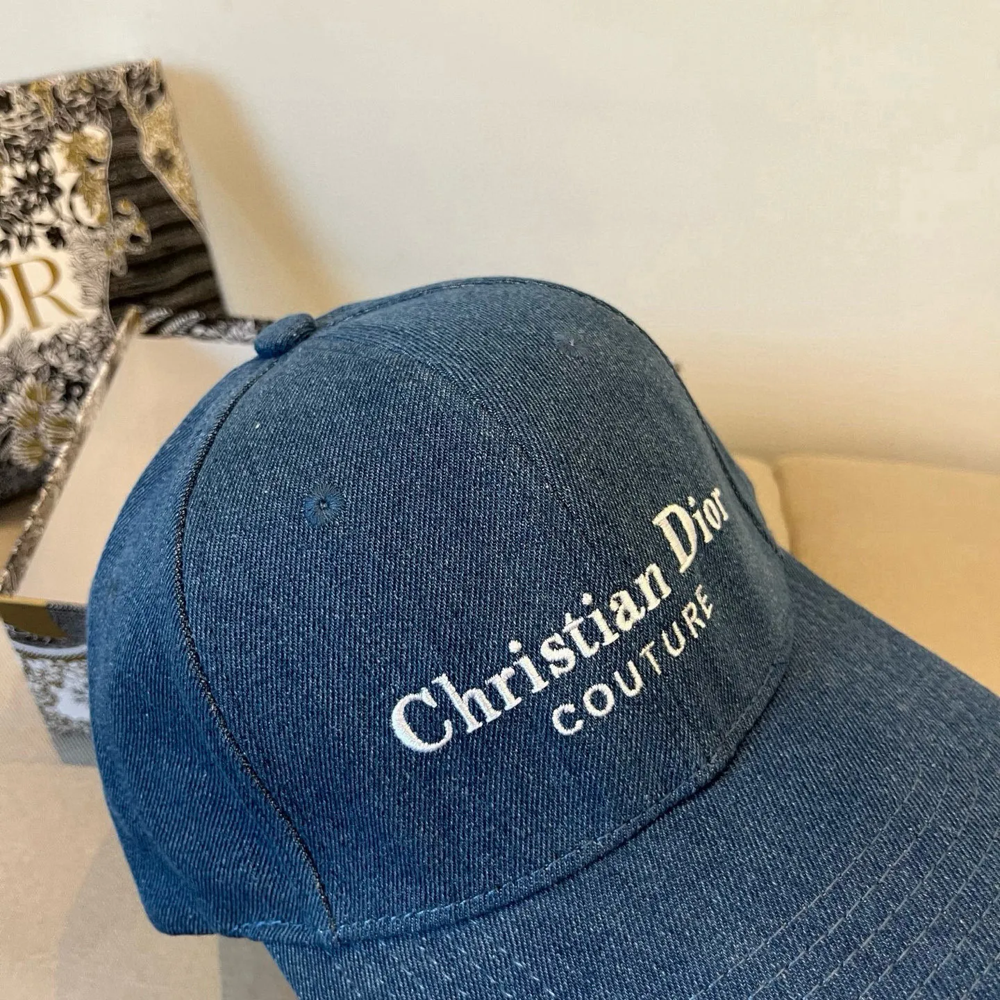 P60 [DIOR Dior] new popular simple baseball cap 🧢, new model shipped, big brand style is super easy to match, hurry up and get it!