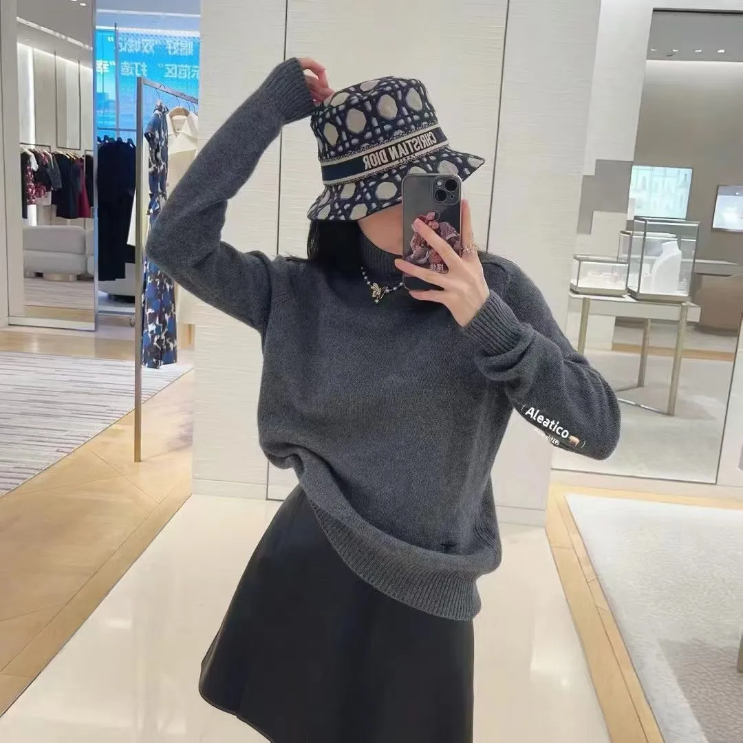 Empty Top P60 Bucket Hat P70 [DIOR Dior] The new trend is simple and empty top, the new bucket hat is shipped, the big brand style is super easy to match, hurry up and get it!