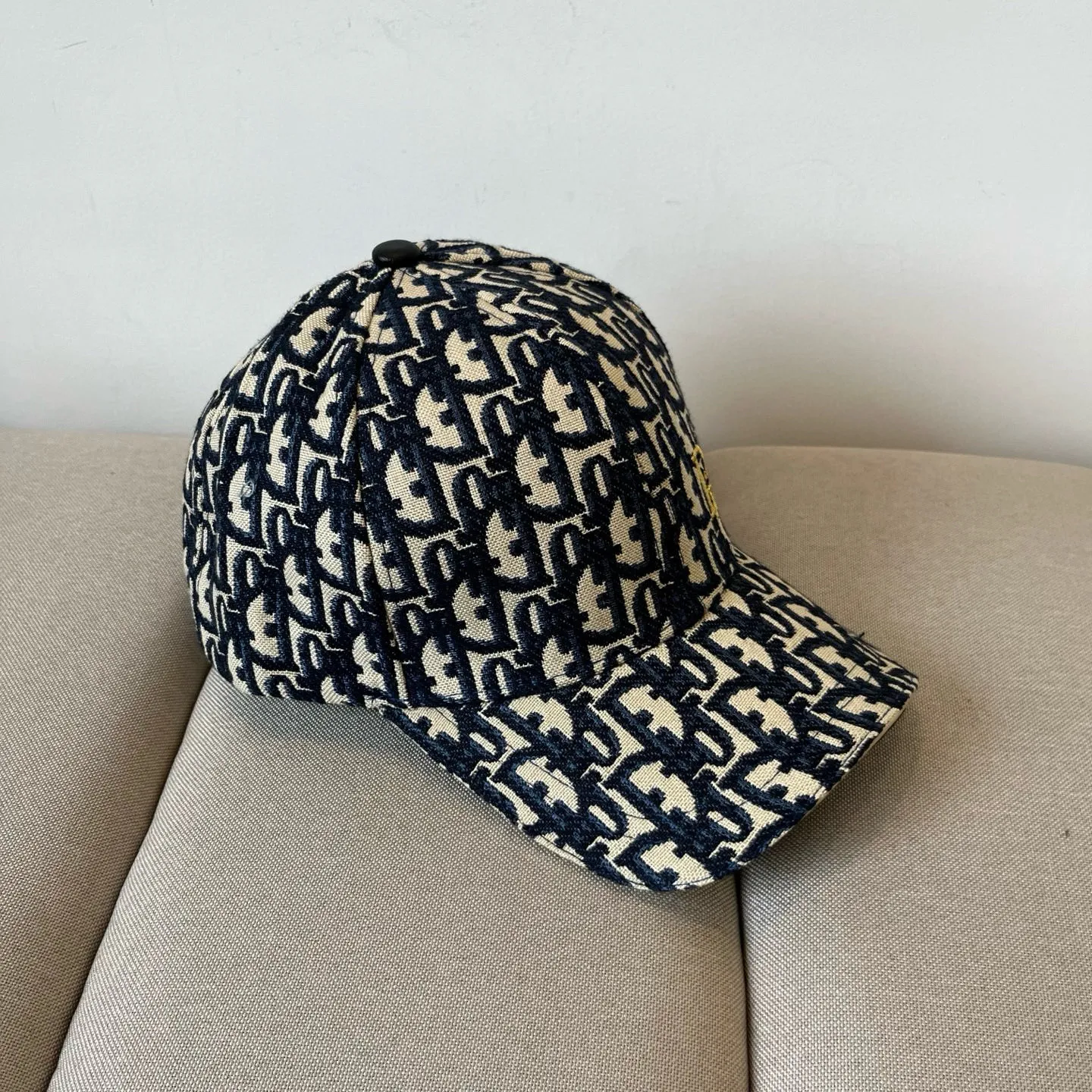 P60 [DIOR Dior] new popular simple baseball cap 🧢, new model shipped, big brand style is super easy to match, hurry up and get it!