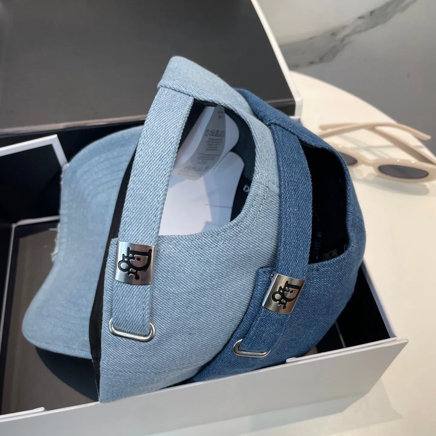 P76 Dior's new embroidered denim baseball cap, pure cotton lining, light and breathable! The quality is great, the basic head circumference is 56cm, and it is adjustable. three colors