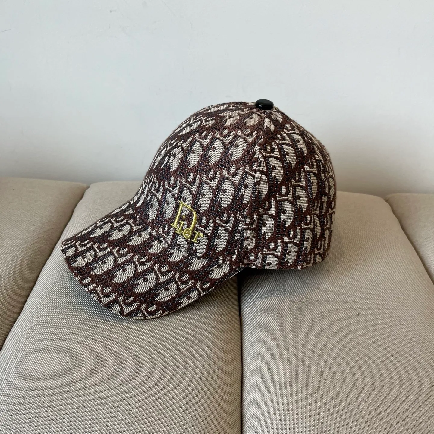 P60 [DIOR Dior] new popular simple baseball cap 🧢, new model shipped, big brand style is super easy to match, hurry up and get it!