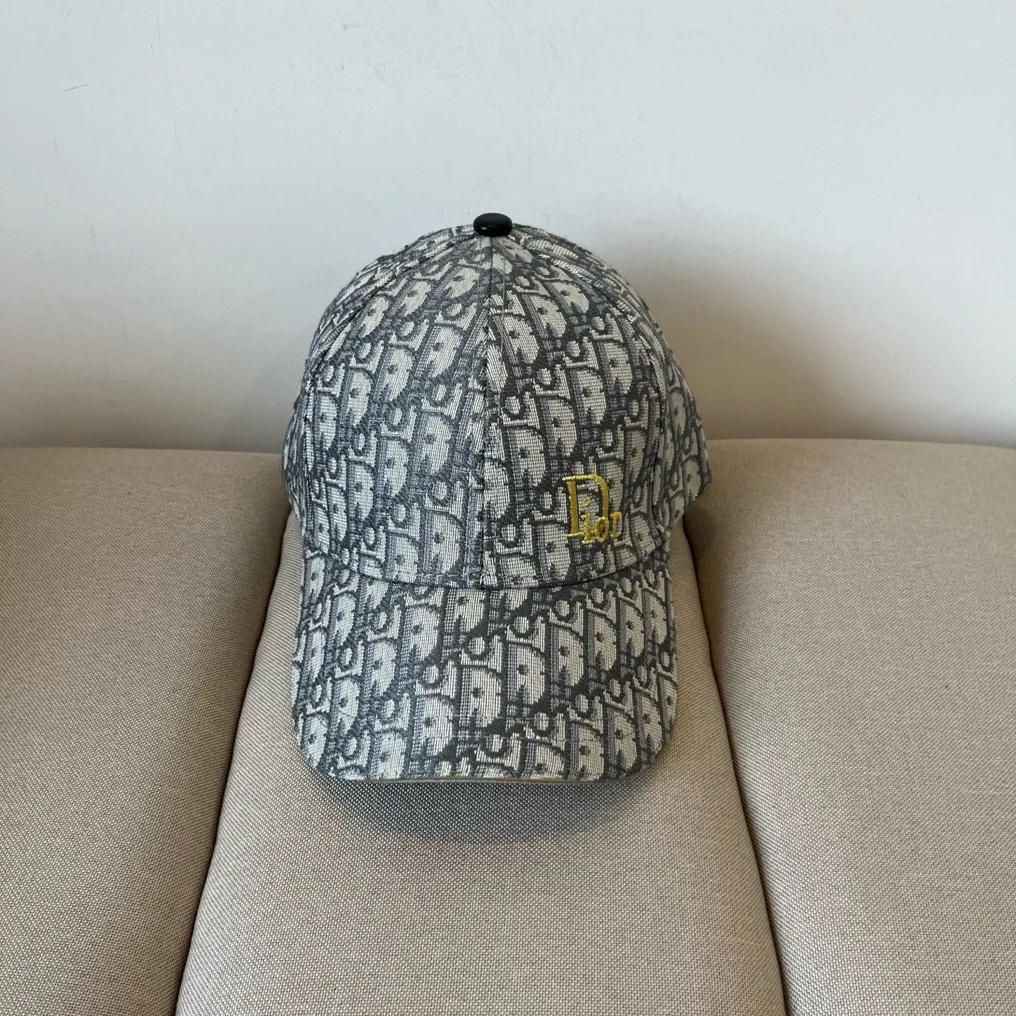 P60 [DIOR Dior] new popular simple baseball cap 🧢, new model shipped, big brand style is super easy to match, hurry up and get it!