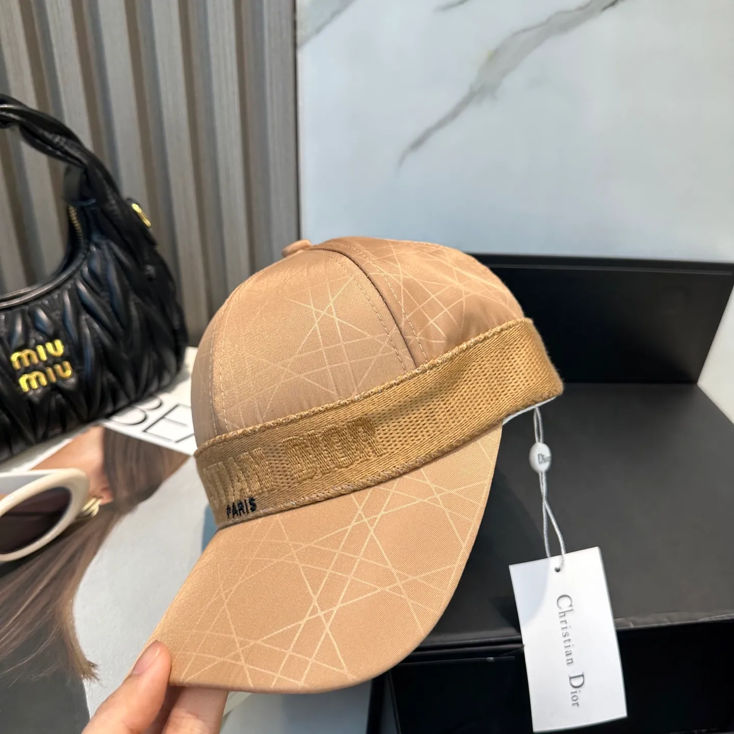 P70 Dior👒 high version webbing logo baseball cap🧢, super high sun protection index, especially small face, stylish but not soft, can be folded at will, easy to carry🤗