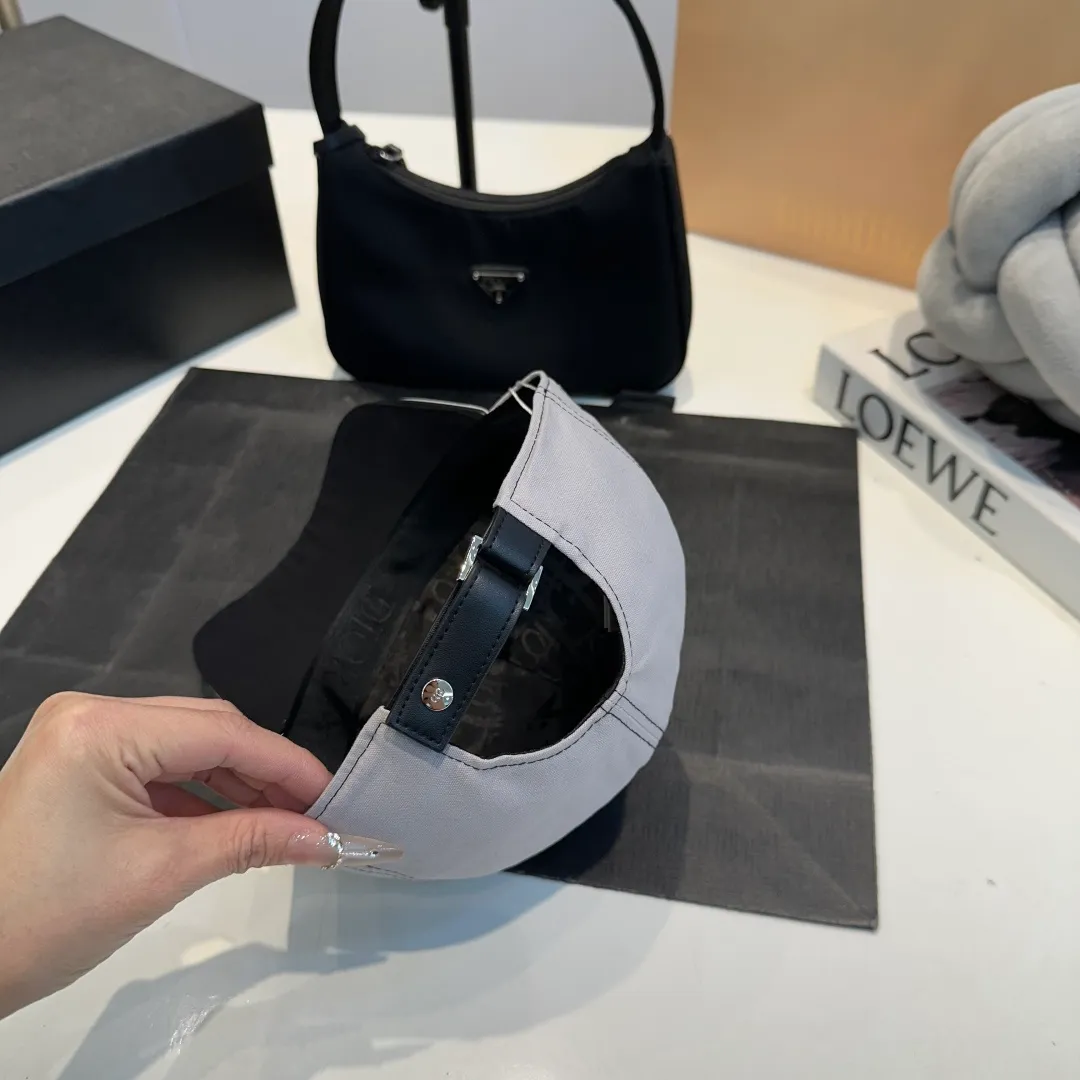 P80 DIOR Dior's new simple baseball cap with jacquard lining🧢, new model shipped, big brand style is super easy to match, hurry up and get it!