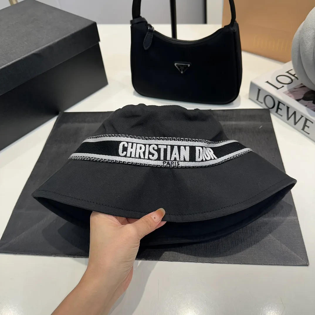 P70 Dior Dior's new original fisherman's hat, exquisite and pure, stylish and stylish, cool and fashionable, out of stock at the counter, popular, great quality