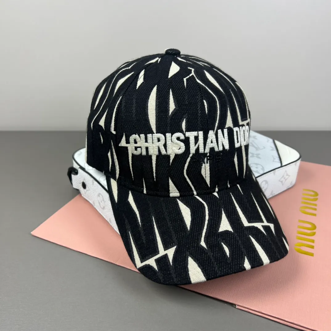 76💰[DIOR Dior] New popular simple baseball cap🧢, new model shipped, big brand style is super easy to match, hurry up and get it!