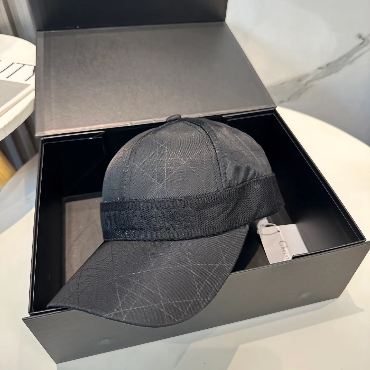 P60 Dior👒 high version web logo baseball cap🧢, super high sun protection index, especially small face, stylish but not soft, can be folded at will, easy to carry🤗