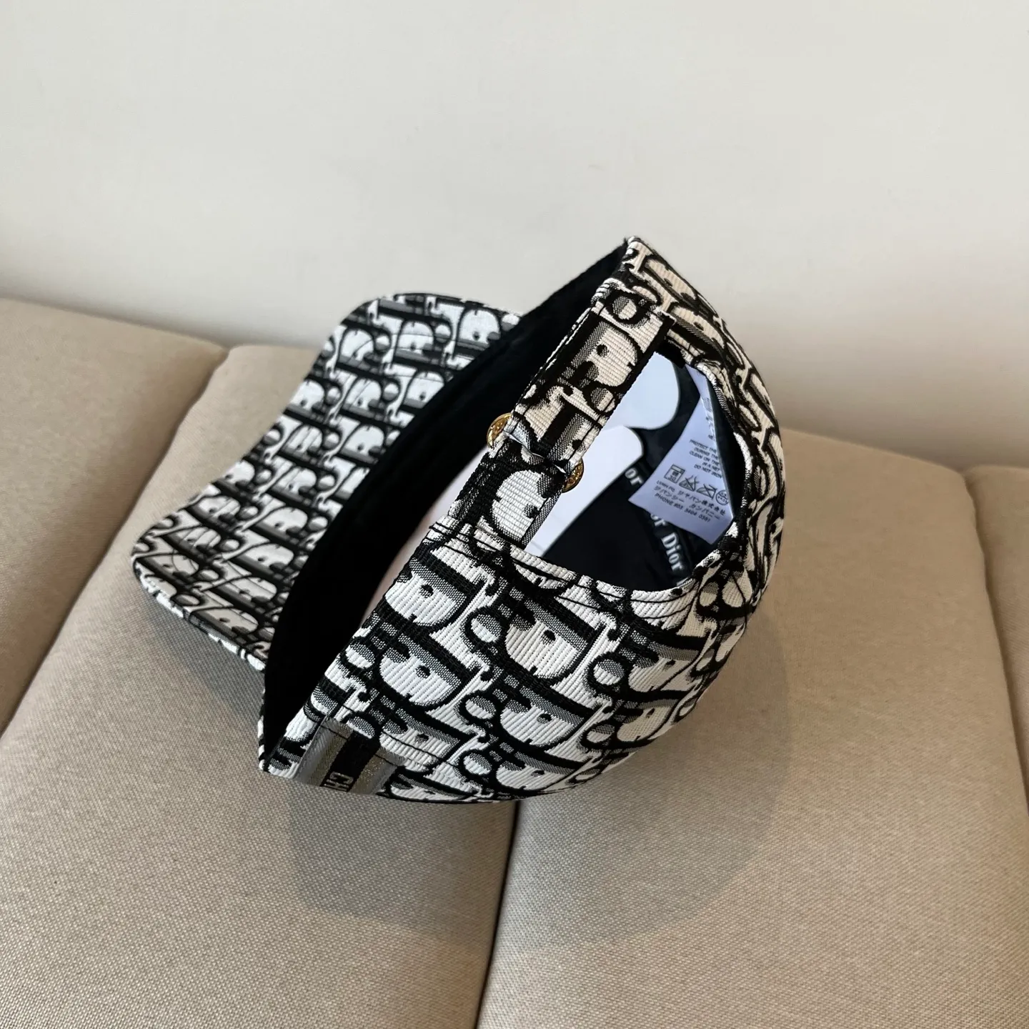 P60 [DIOR Dior] new popular simple baseball cap 🧢, new model shipped, big brand style is super easy to match, hurry up and get it!