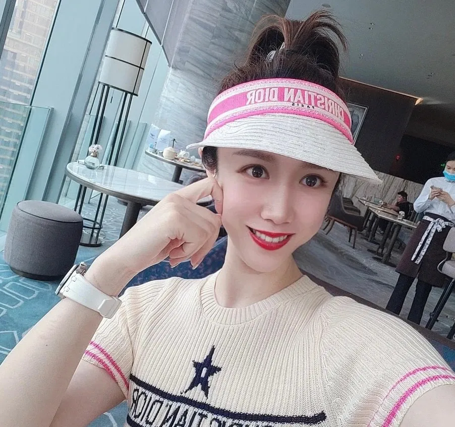 New arrival ꫛꫀꪝ ❥—— 🖤Dior’s popular papyrus empty top hat 🆕Versatile sun protection and sunshade 👌 Head circumference 55~58cm 👒Beige, white, black, pink