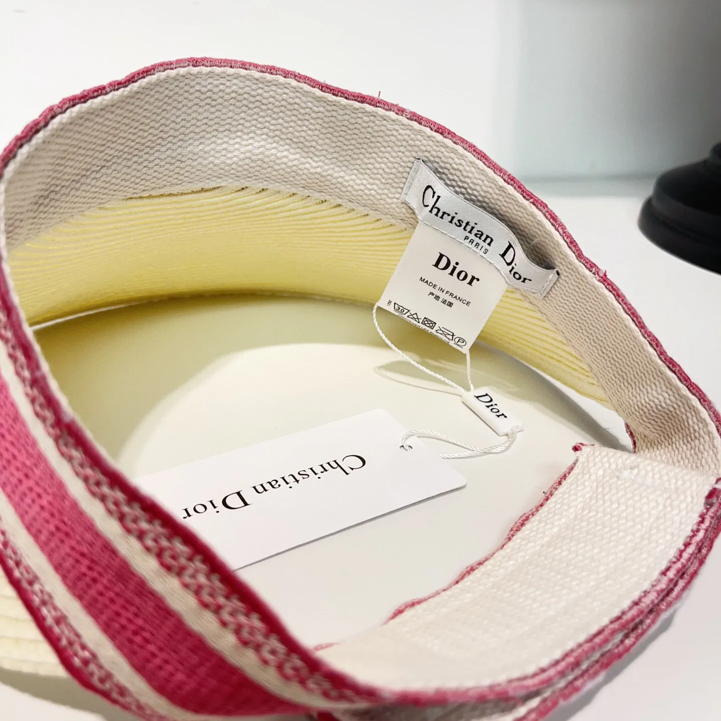 New arrival ꫛꫀꪝ ❥—— 🖤Dior’s popular papyrus empty top hat 🆕Versatile sun protection and sunshade 👌 Head circumference 55~58cm 👒Beige, white, black, pink
