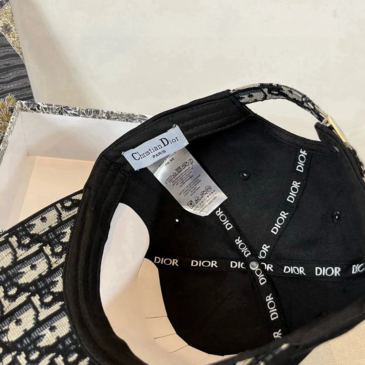 P60 [DIOR Dior] new popular simple baseball cap 🧢, new model shipped, big brand style is super easy to match, hurry up and get it!