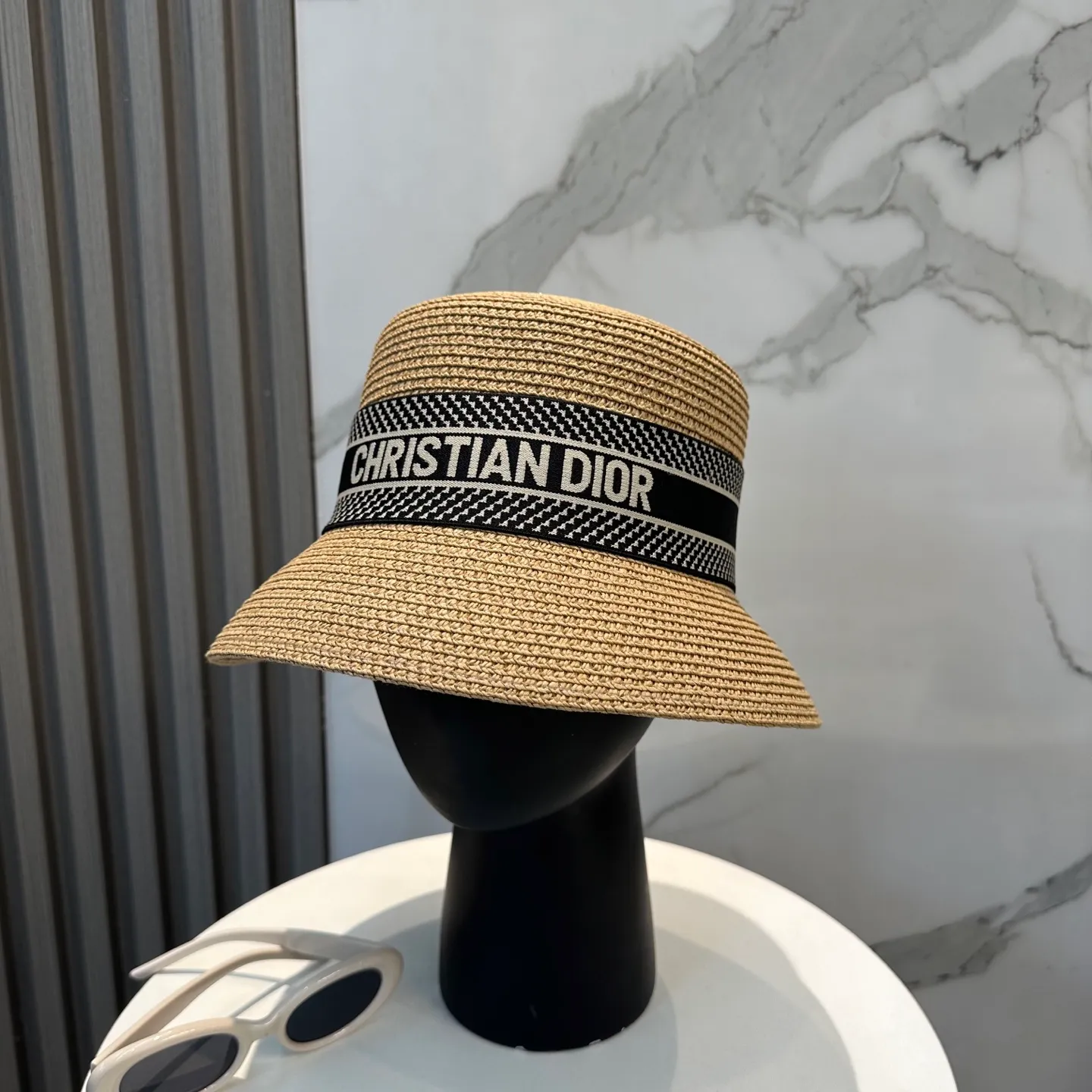 P80 Dior2025 new straw hat, advanced customization, lady style, attention to detail, sun protection and UV protection in summer, a must-have for travel, versatile and good-looking