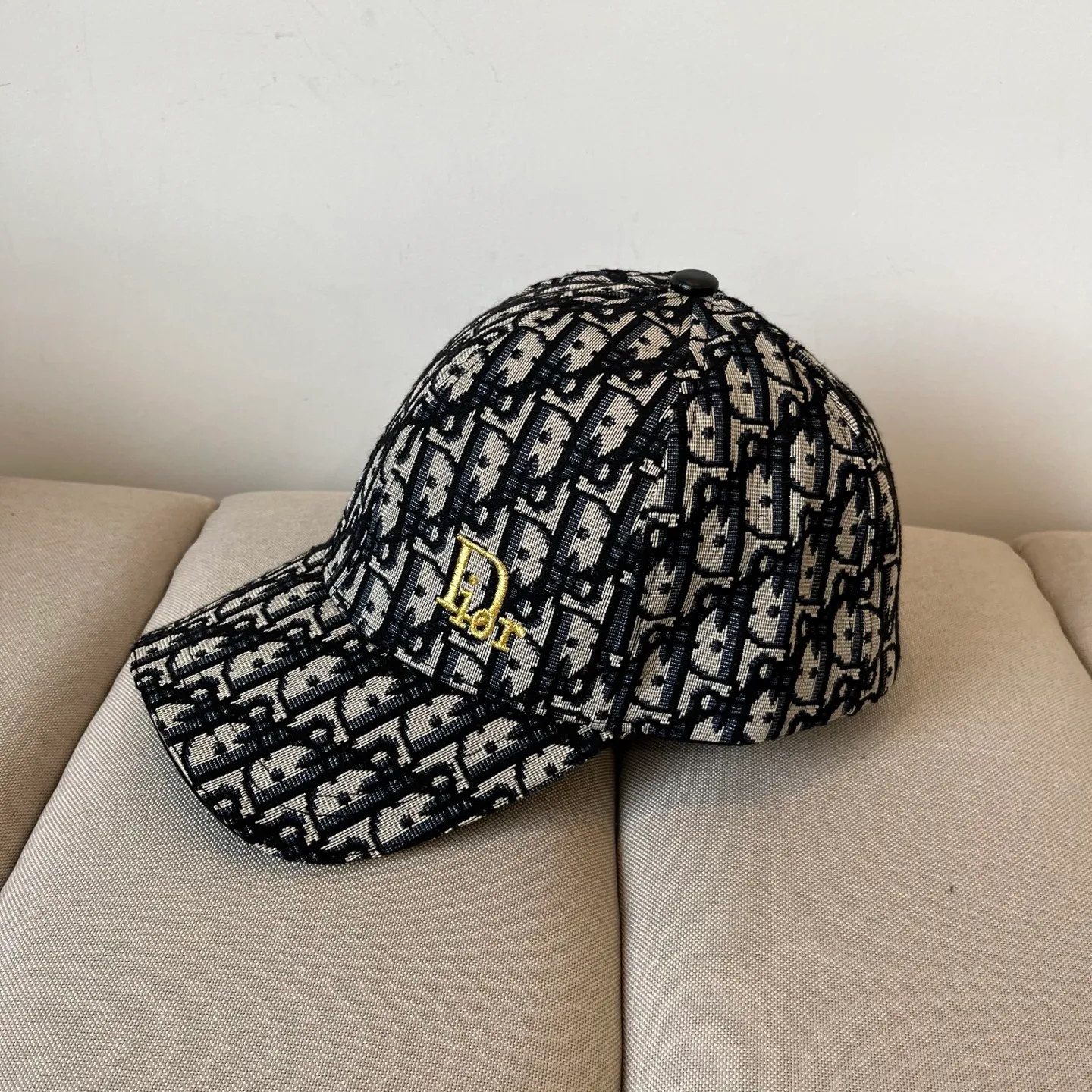 P60 [DIOR Dior] new popular simple baseball cap 🧢, new model shipped, big brand style is super easy to match, hurry up and get it!