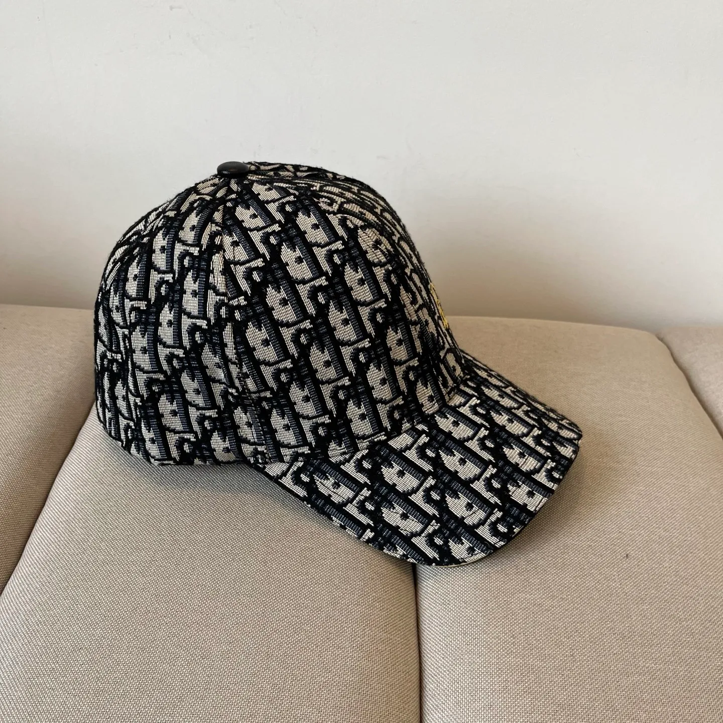 P60 [DIOR Dior] new popular simple baseball cap 🧢, new model shipped, big brand style is super easy to match, hurry up and get it!