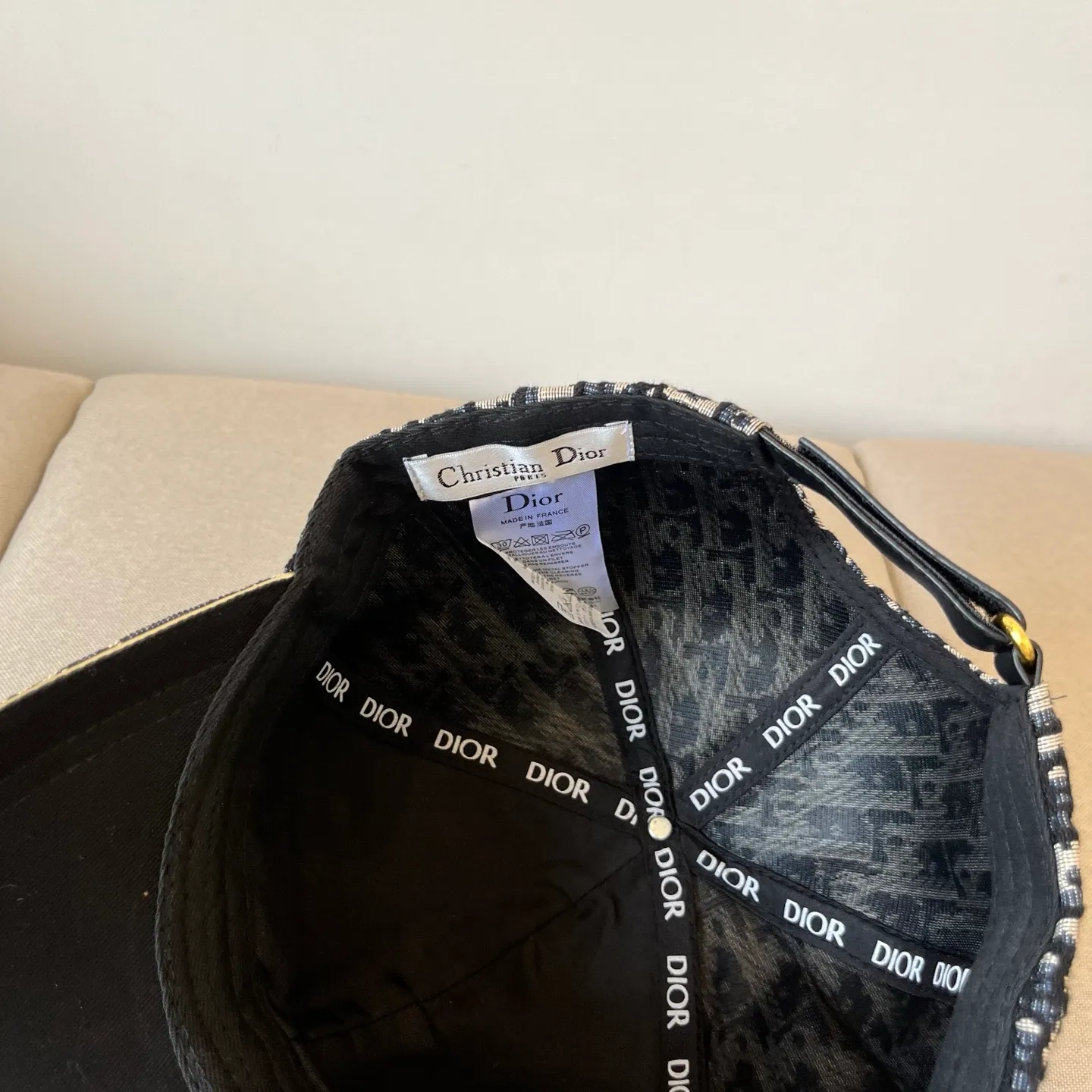 P60 [DIOR Dior] new popular simple baseball cap 🧢, new model shipped, big brand style is super easy to match, hurry up and get it!