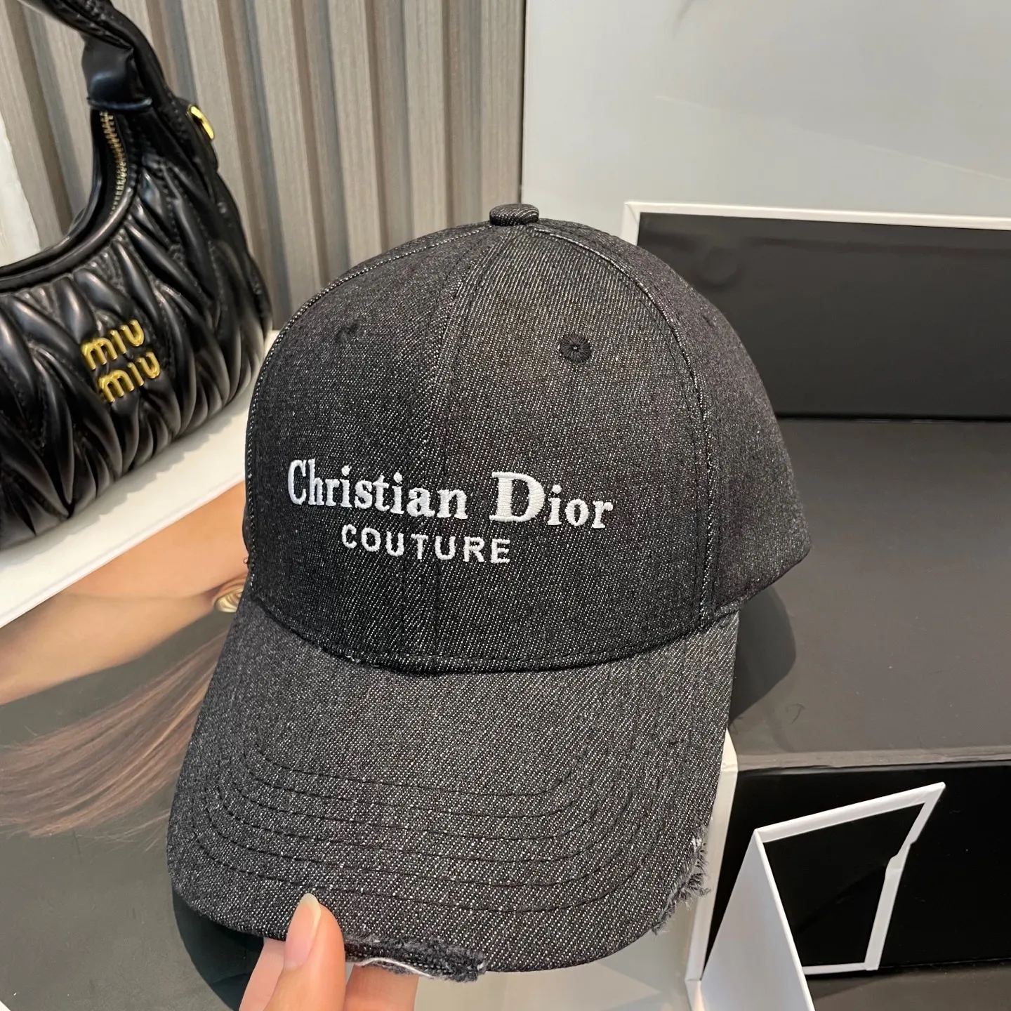 P76Dior (Dior) new embroidered denim baseball cap, pure cotton lining, light and breathable! The quality is great, the basic head circumference is 56cm, and it is adjustable. three colors