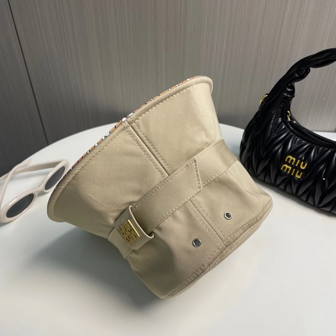 P74 Dior's new original single and double-sided fisherman hat, exquisite and pure, stylish and stylish, cool and fashionable, sold out at the counter, popular, great quality