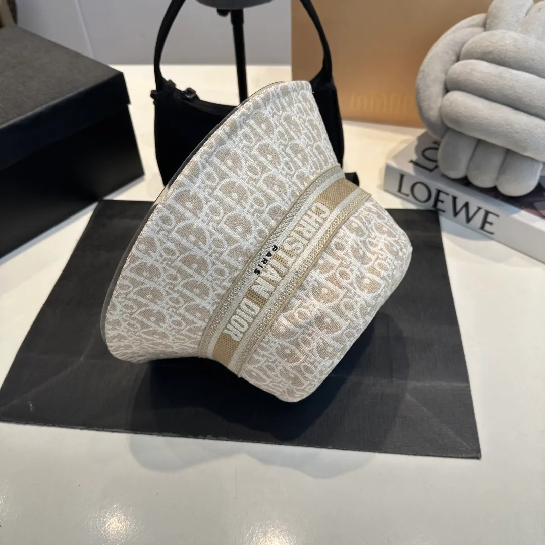 P70 Dior (Dior) new original fisherman hat, exquisite and pure, stylish and stylish, cool and fashionable, out of stock at the counter, popular, excellent quality