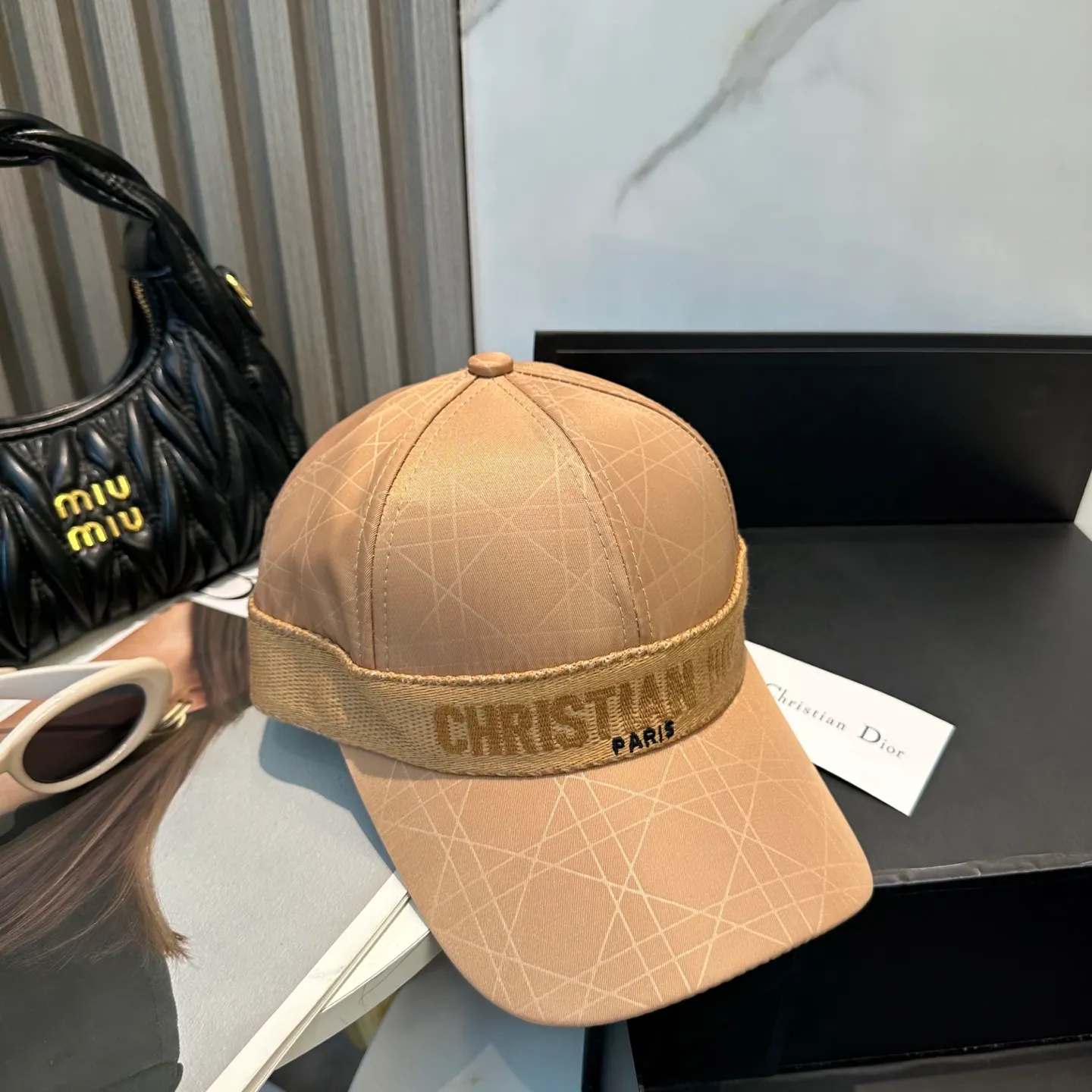 P60 Dior👒 high version web logo baseball cap🧢, super high sun protection index, especially small face, stylish but not soft, can be folded at will, easy to carry🤗