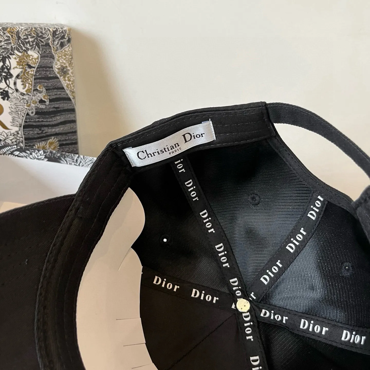 P60 [DIOR Dior] new popular simple baseball cap 🧢, new model shipped, big brand style is super easy to match, hurry up and get it!