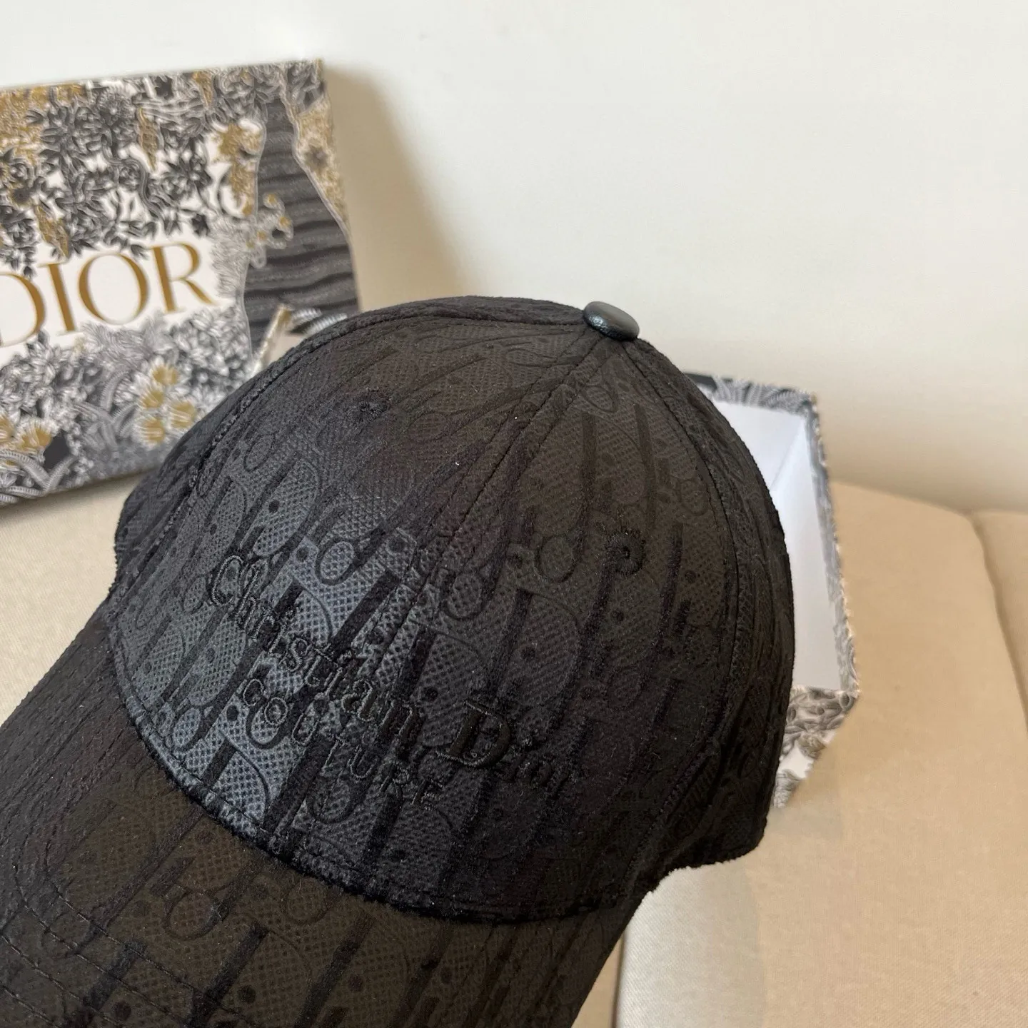 P60 [DIOR Dior] new popular simple baseball cap 🧢, new model shipped, big brand style is super easy to match, hurry up and get it!