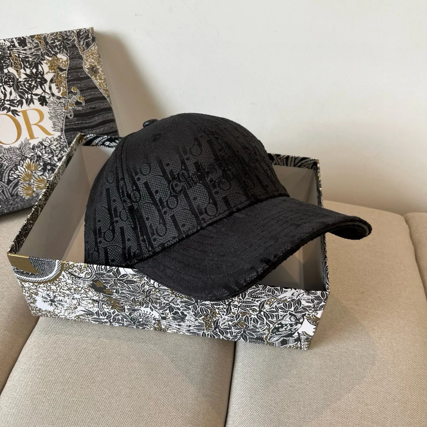 P60 [DIOR Dior] new popular simple baseball cap 🧢, new model shipped, big brand style is super easy to match, hurry up and get it!