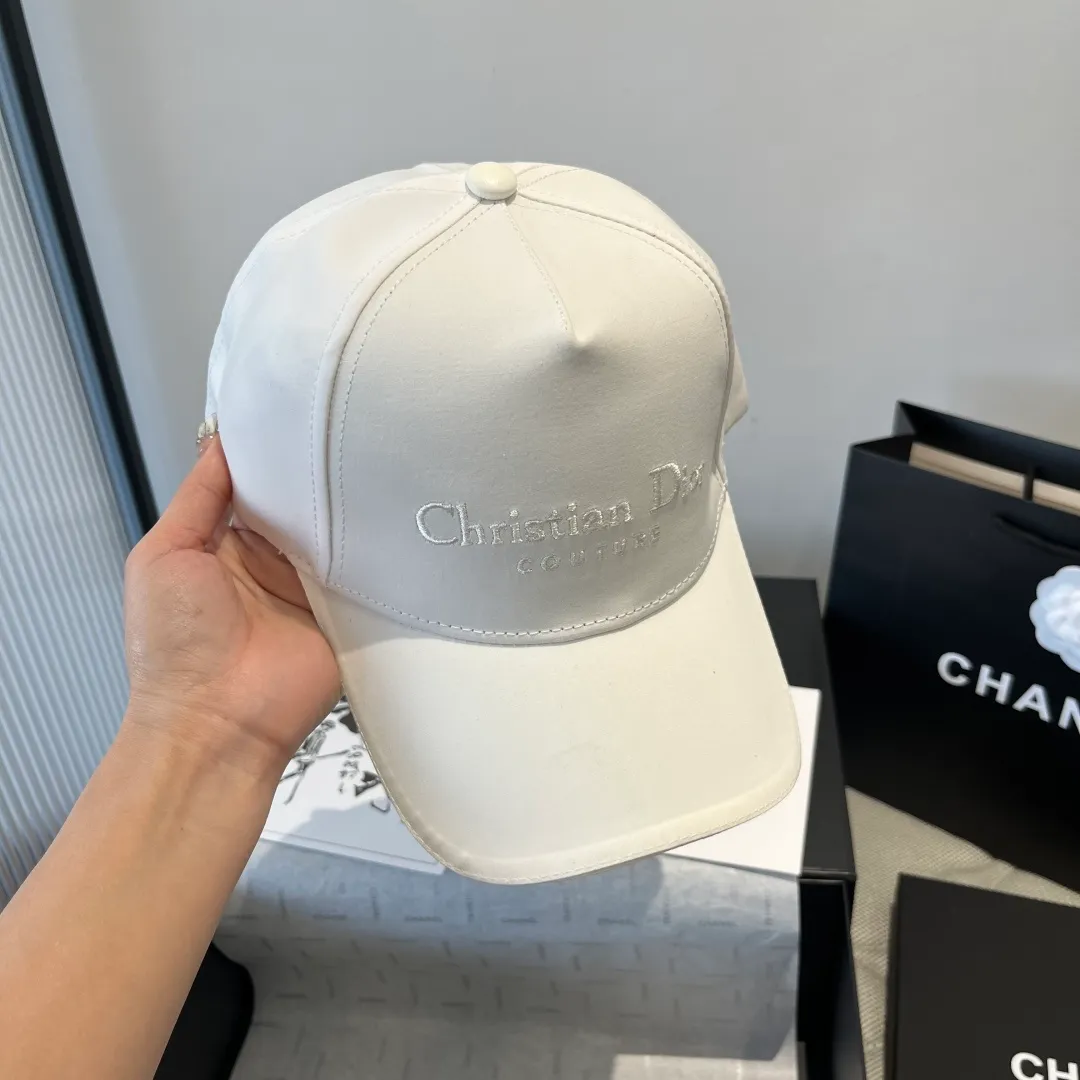 80¥ Dior new peaked cap, baseball cap, head circumference 57cm