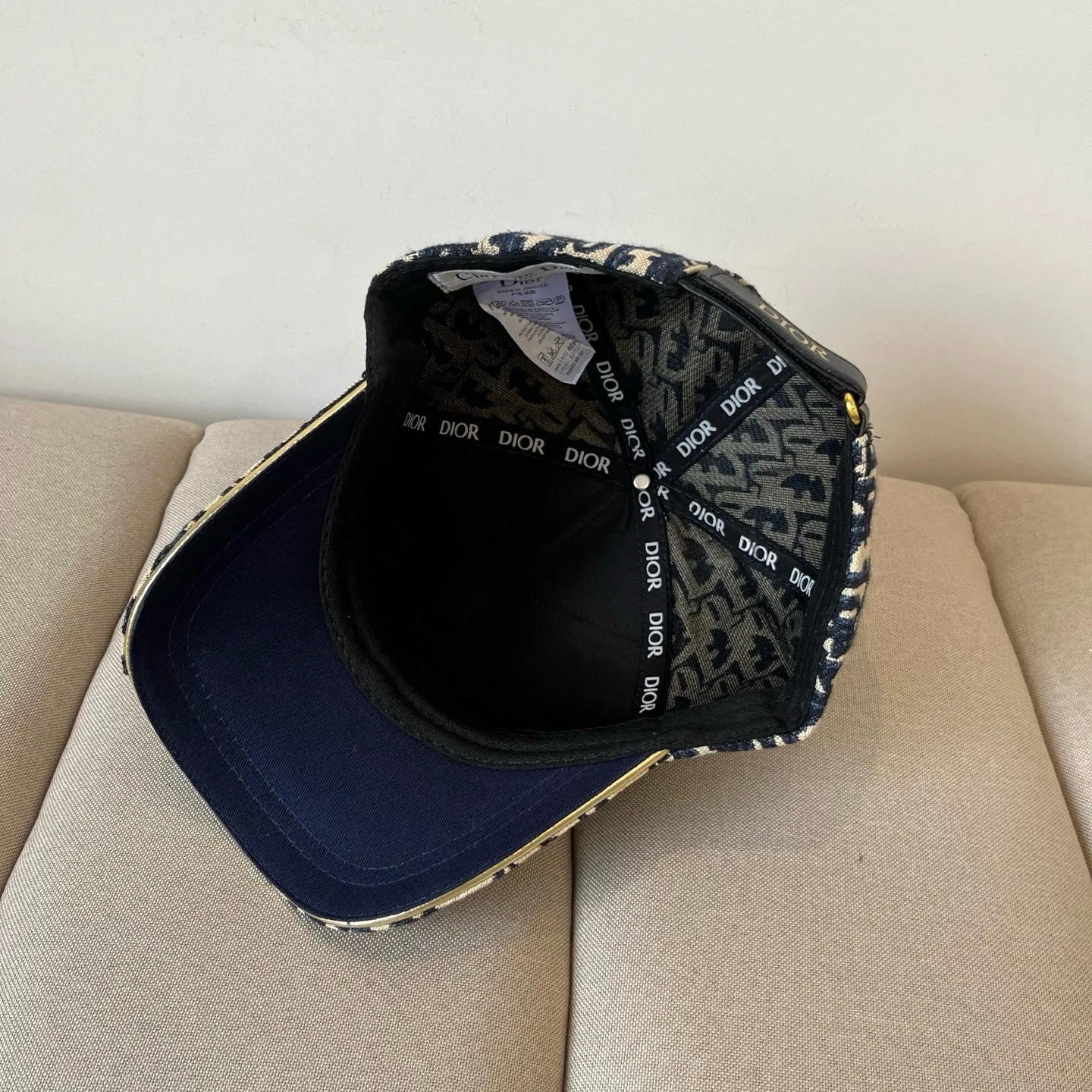 P60 [DIOR Dior] new popular simple baseball cap 🧢, new model shipped, big brand style is super easy to match, hurry up and get it!