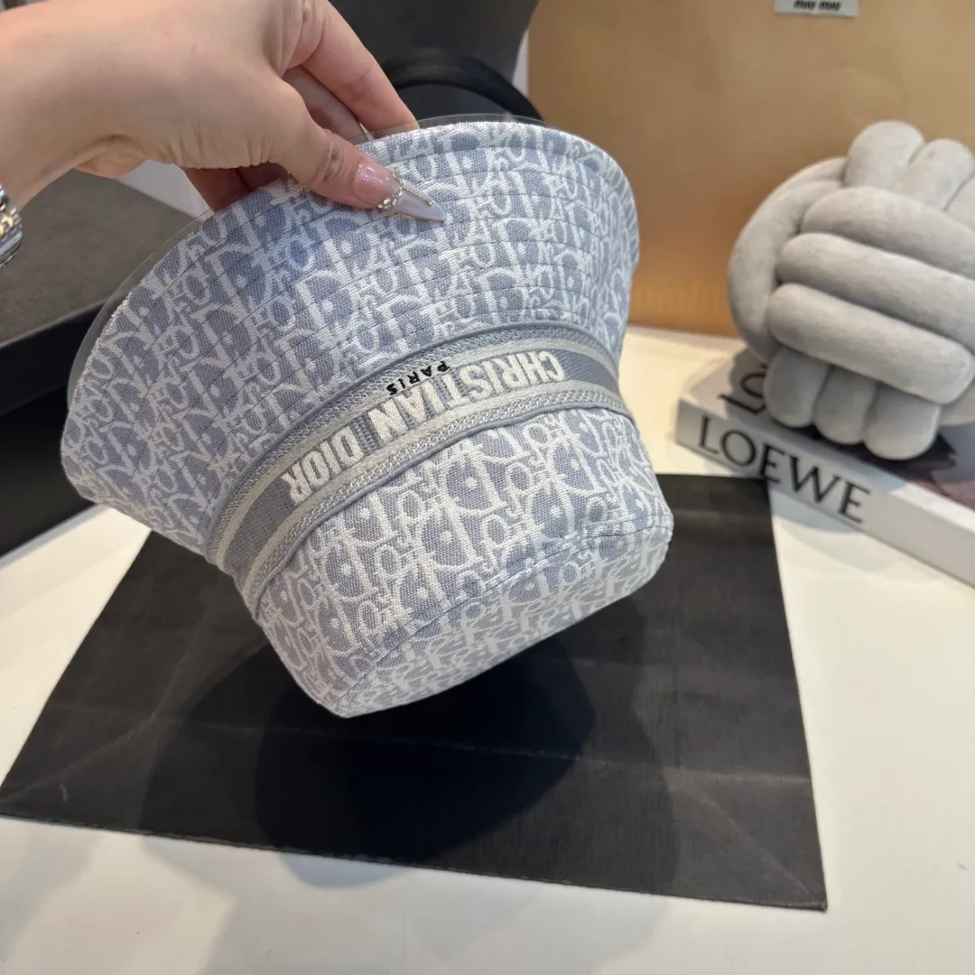 P70 Dior (Dior) new original fisherman hat, exquisite and pure, stylish and stylish, cool and fashionable, out of stock at the counter, popular, excellent quality